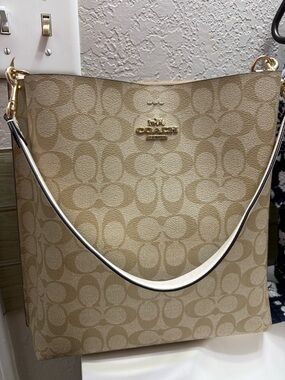 Coach Signature Canvas Beige Shoulder Bag